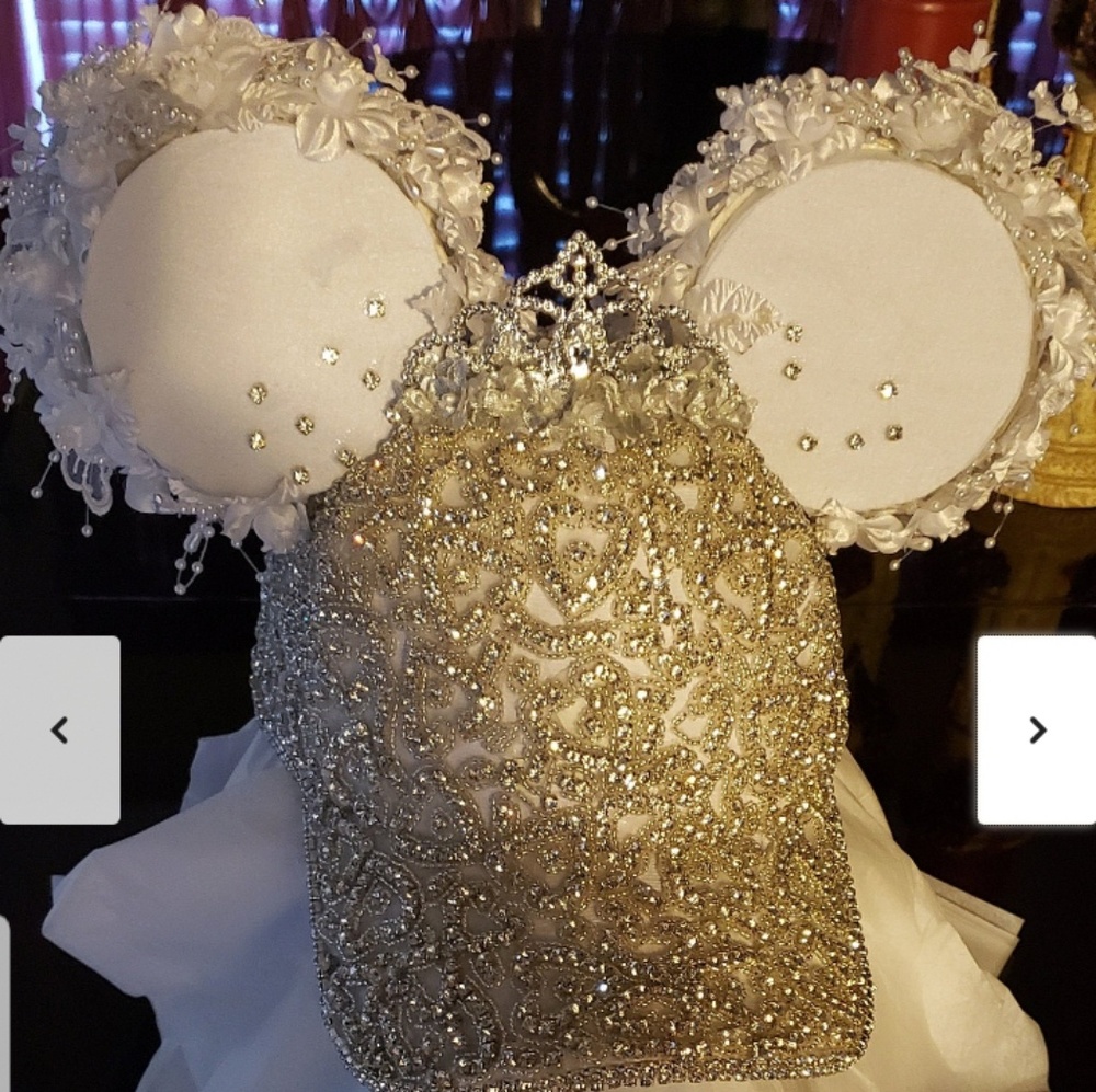 Gorgeous bride 👰‍♀️cap..Minnie Mouse Ears